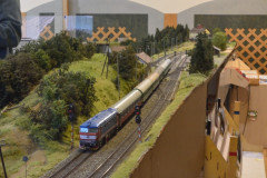 Stejné místo, jiný vlak. R925 do Dolních.