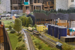 Do Agra dorazil Vrkočický expres. Fíra právě manipuluje s vozy.