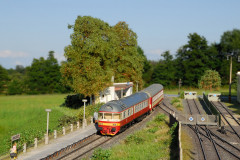 Do zastávky přijíždí Os vlak s 853.019.